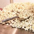 Popcorn aus Popcornmaschine